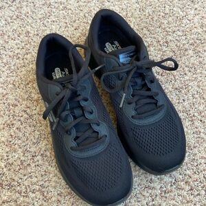 Skechers Women’s Size 8 Black Air Cooled Memory Foam Wide Fit Sneakers